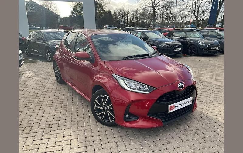 Used Toyota Yaris Hybrid Design 113 HP (83 kW) 2024 Red Hatchback