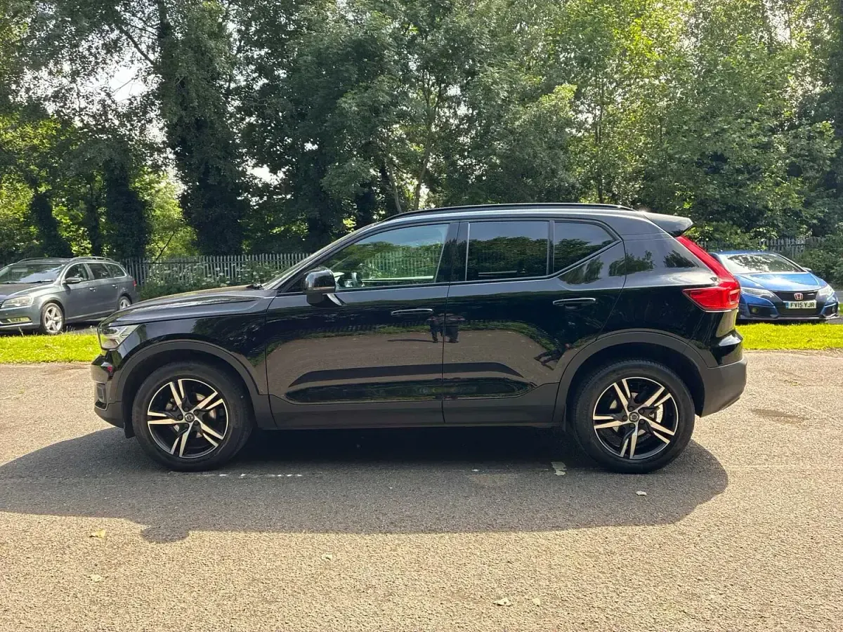 Used Volvo XC40 R-Design 2022 Black SUV