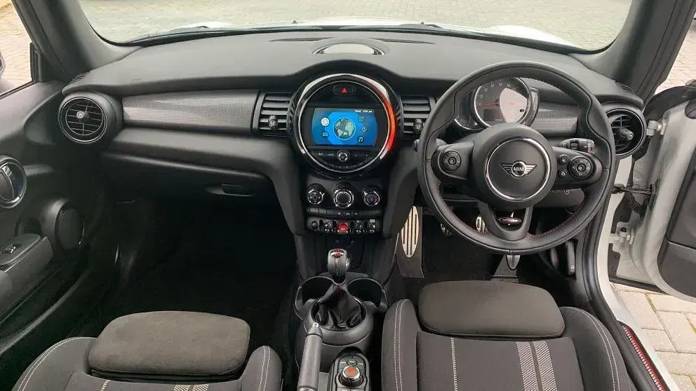 Used Mini Cooper Hatch 134 HP (98 kW) 2020 Silver Hatchback