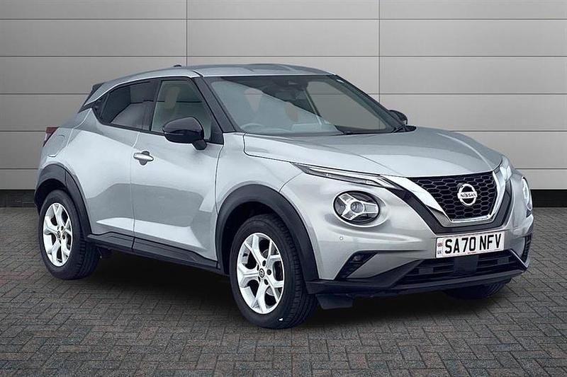Used Nissan Juke N-Connecta 117 HP (86 kW) 2020 Blade silver with pearl black roof SUV