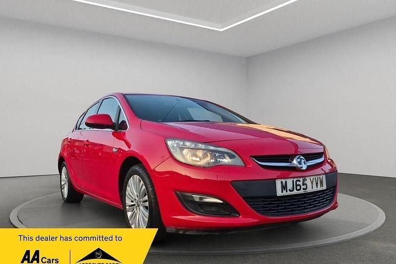 Used Vauxhall Astra Excite 100 HP (73 kW) 2015 Red Hatchback