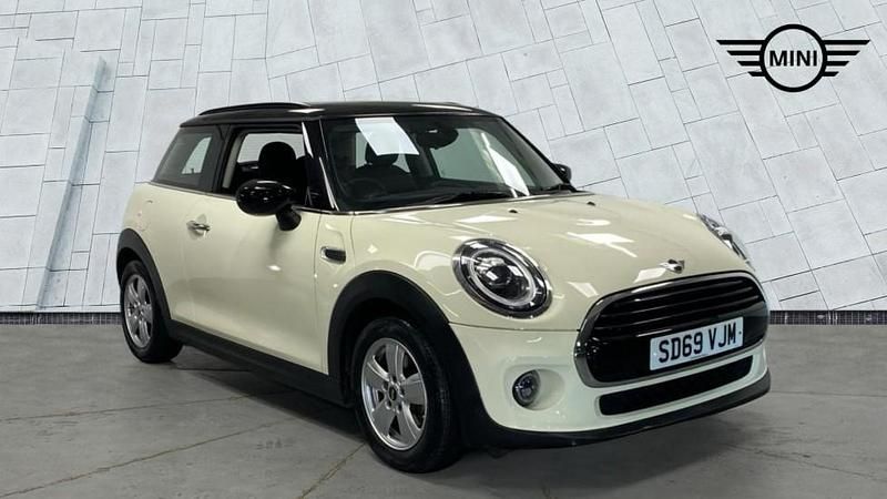 Used Mini Cooper Classic 134 HP (98 kW) 2019 White Hatchback