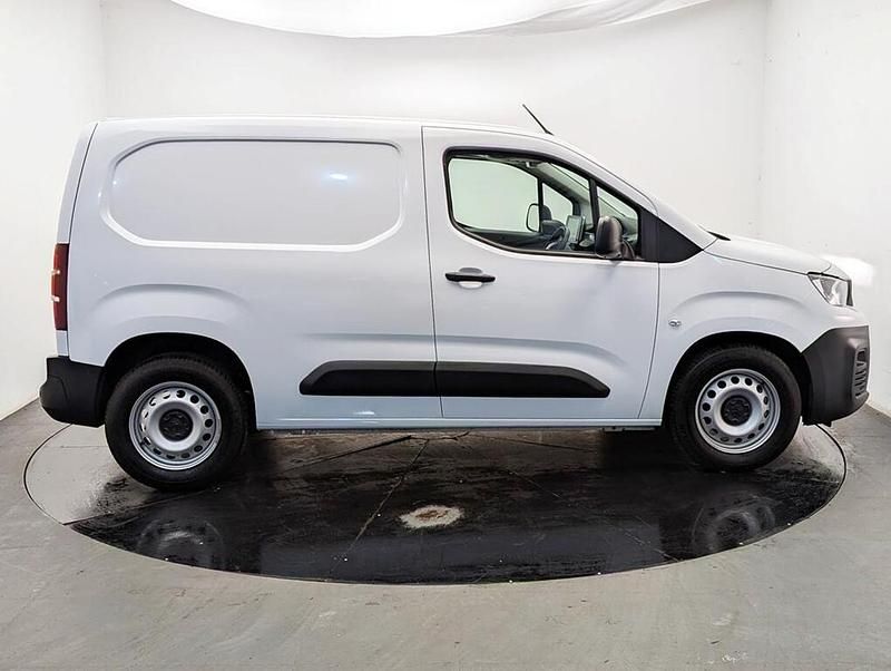 White Used 2024 Peugeot E-Partner Premium MPV | £14,990 (Good price) - Image 1/4