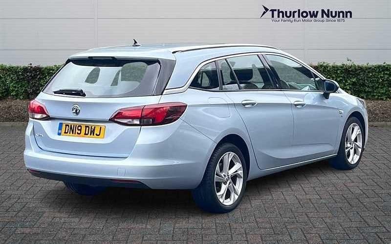 Used Vauxhall Astra SRi 150 HP (110 kW) 2019 Silver Estate