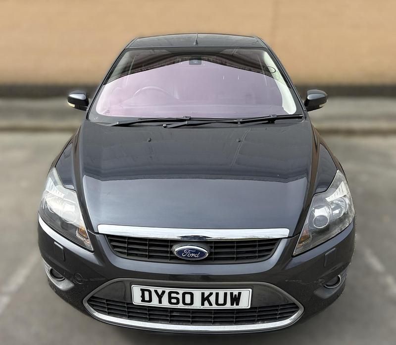 Used Ford Focus Titanium 99 HP (72 kW) 2010 Grey Hatchback