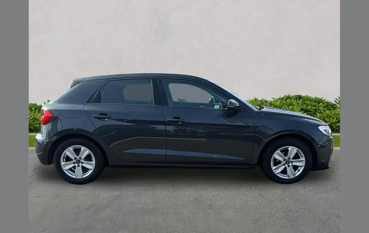 Usado Audi A1 Premium 95 CV (69 kW) 2023 Gris SUV