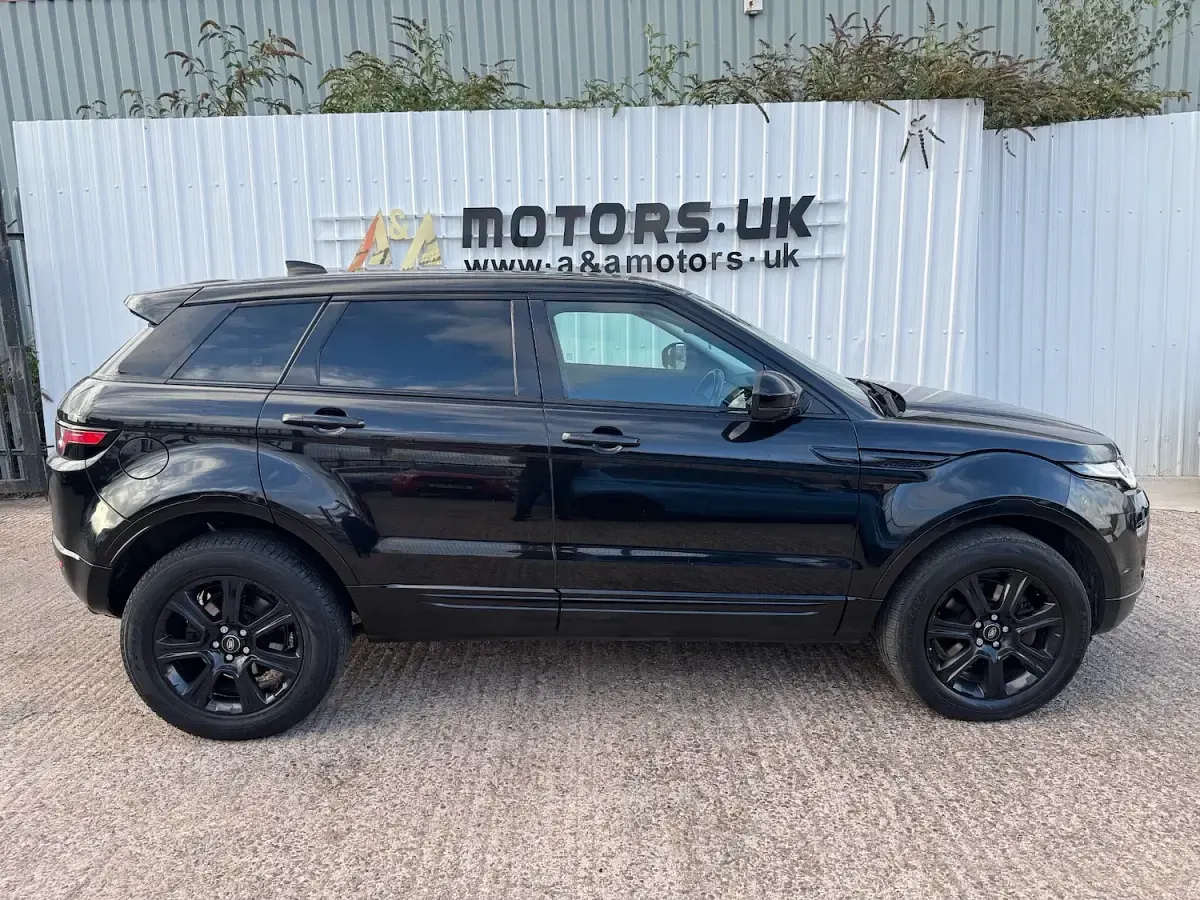 Used Land Rover Range Rover evoque SE 2017 Black Estate