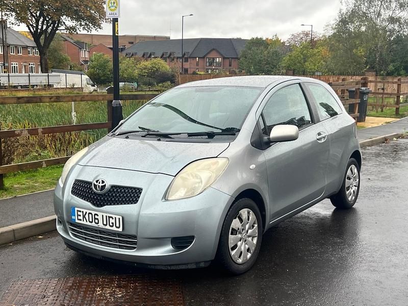 Silver Used 2006 Toyota Yaris T3 Hatchback | £1,950 (Good price) - Image 1/4