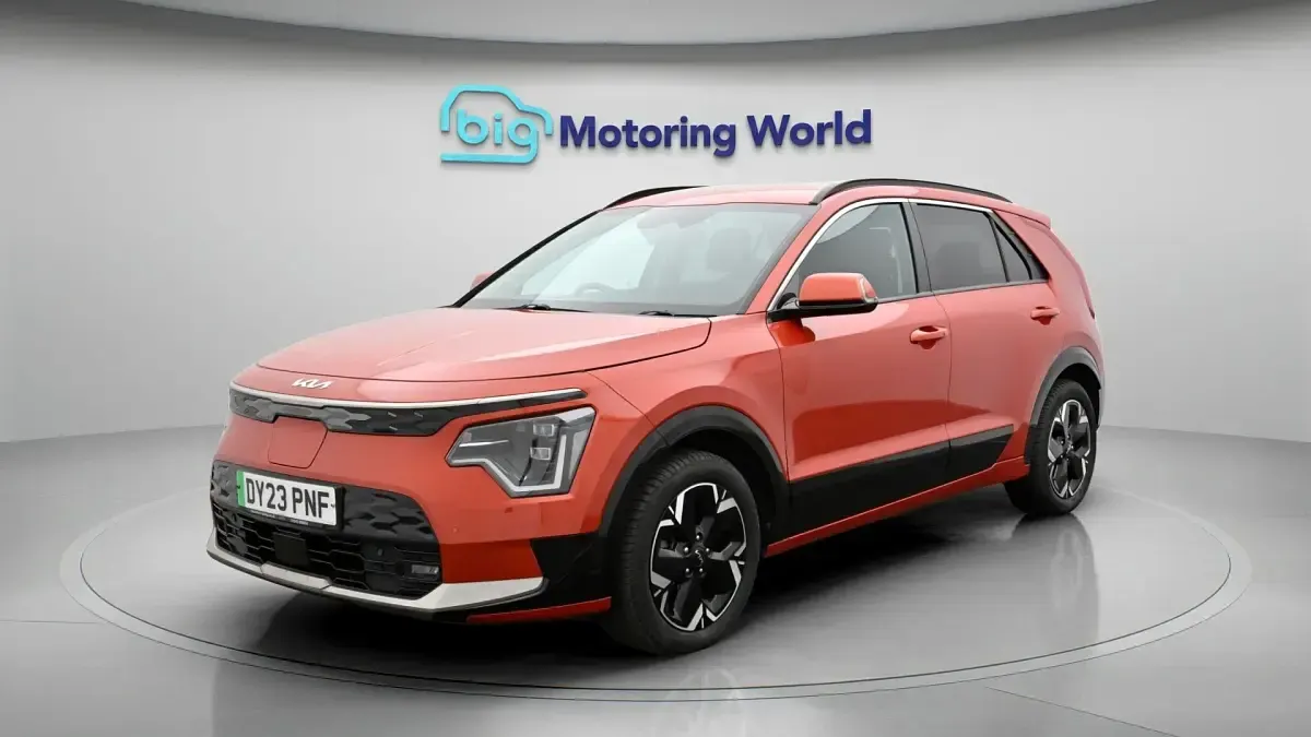 Used Kia e-Niro 147 kW (201 HP) 2023 Orange SUV