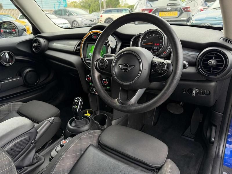 Używany Mini Cooper Classic 2019 Niebieski Hatchback