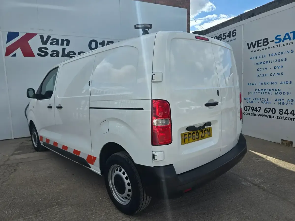 Used Vauxhall Vivaro Edition 100 HP (73 kW) 2019 White MPV