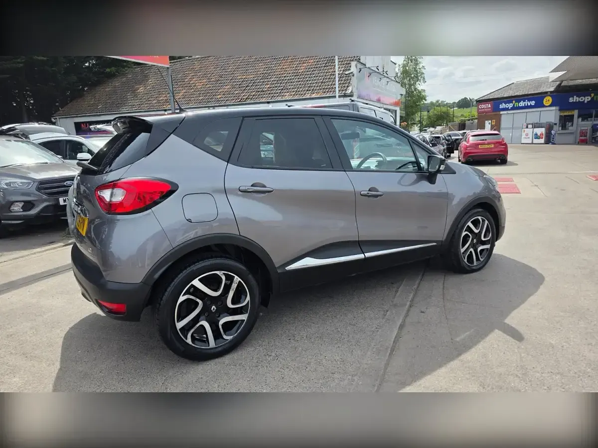 Used Renault Captur Dynamique 90 HP (66 kW) 2016 Grey SUV