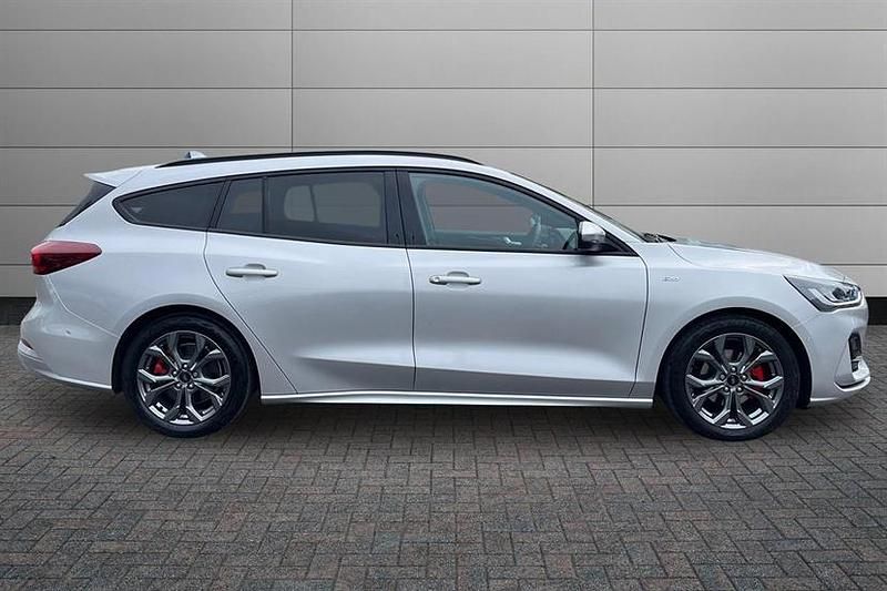 Used Ford Focus ST-Line 155 HP (114 kW) 2025 Moondust silver Estate