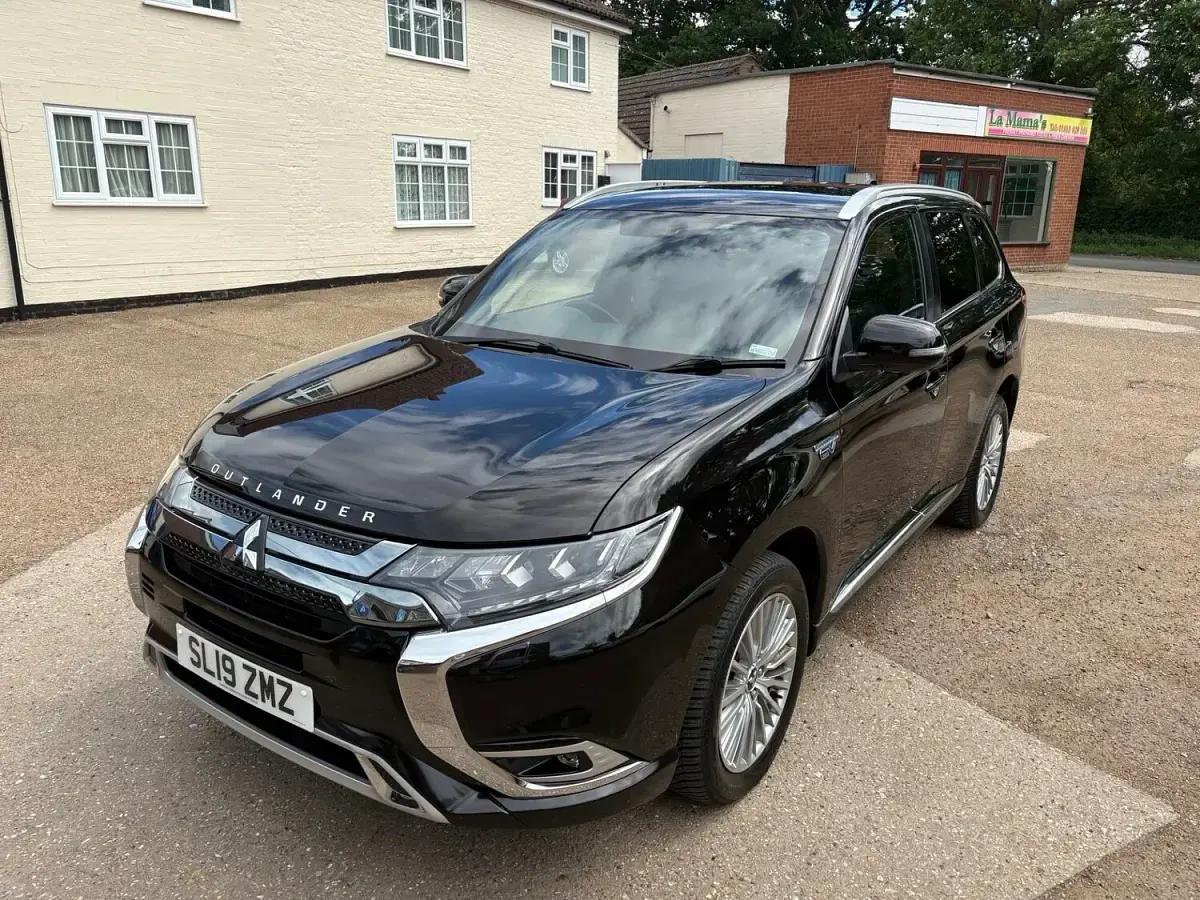 Used Mitsubishi Outlander P-HEV 2019 Black Estate