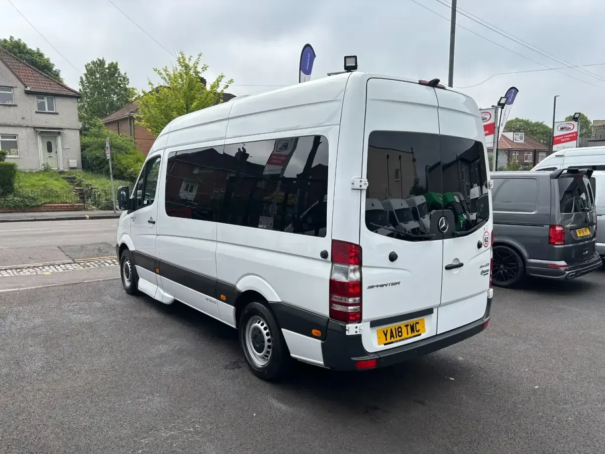 Używany Mercedes Sprinter 138 KM (101 kW) 2018 Biały Van