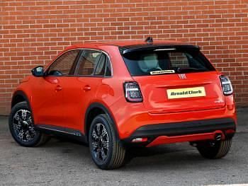 Nowe Fiat 600 136 KM (100 kW) 2026 Pomarańczowy SUV