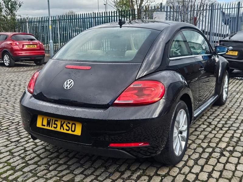 Usado VW Beetle 105 HP (77 kW) 2015 Preto Citadino