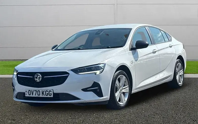 Second-hand Vauxhall Insignia Sport 122 CP (89 kW) 2020 Alb Hatchback