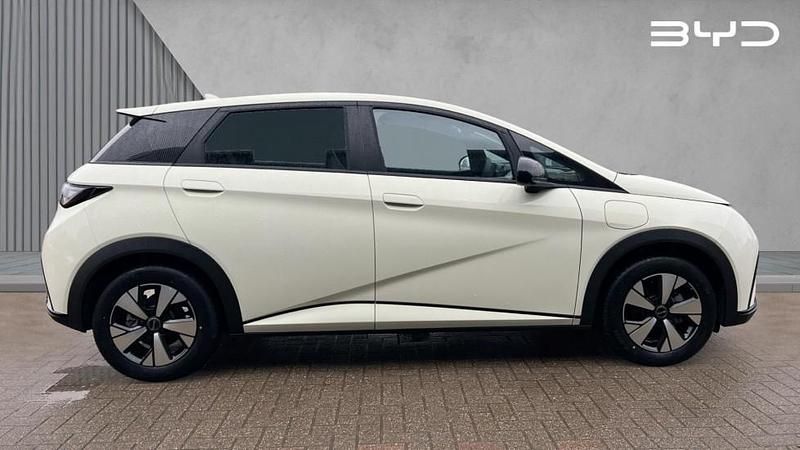 Used BYD Dolphin Active 69 kW (95 HP) 2025 White Hatchback