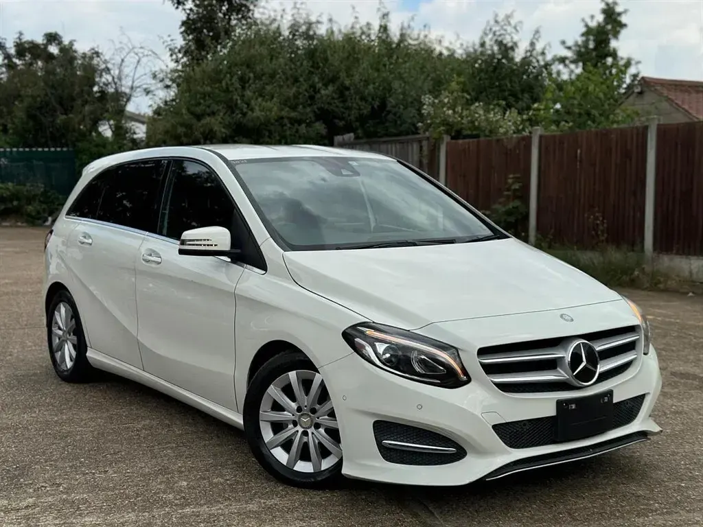 Used Mercedes B180 122 HP (89 kW) 2016 White Hatchback