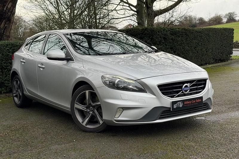 Used Volvo V40 R-Design 190 HP (139 kW) 2016 Silver Hatchback