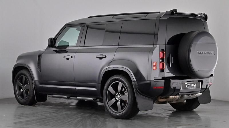 Used Land Rover Defender SE 249 HP (183 kW) 2023 Carpathian grey SUV