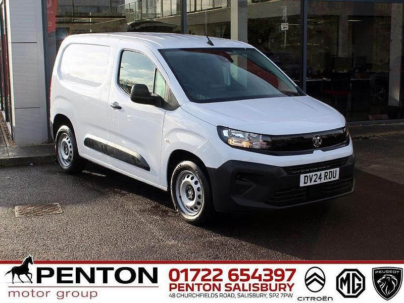 Used Vauxhall Combo S 101 HP (74 kW) 2024 White Van