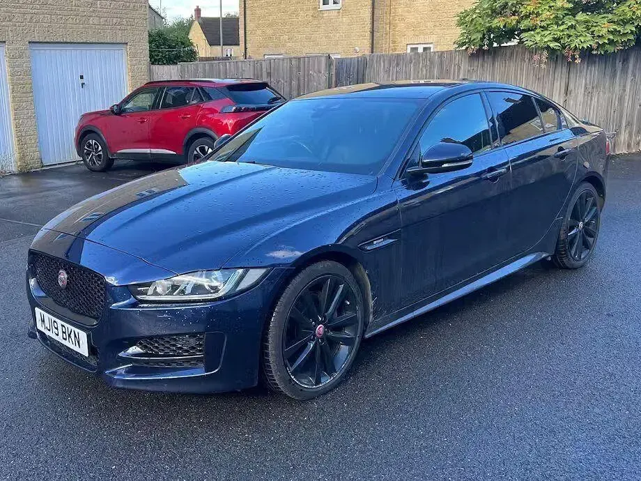 Used Jaguar XE R-Sport 180 HP (132 kW) 2019 Blue Sedan