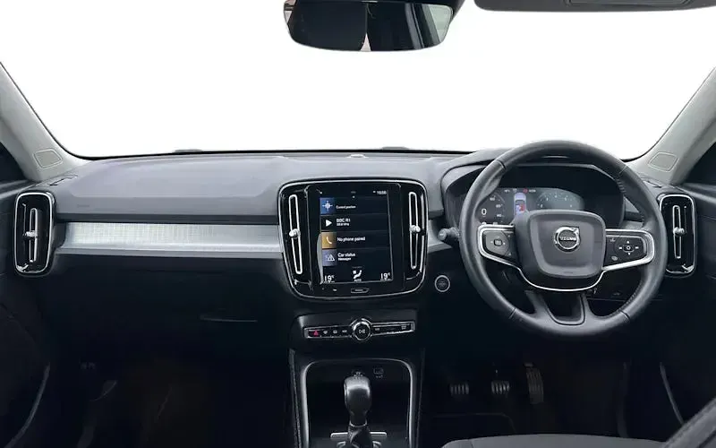 Usado Volvo XC40 Momentum 163 HP (119 kW) 2021 Preto SUV