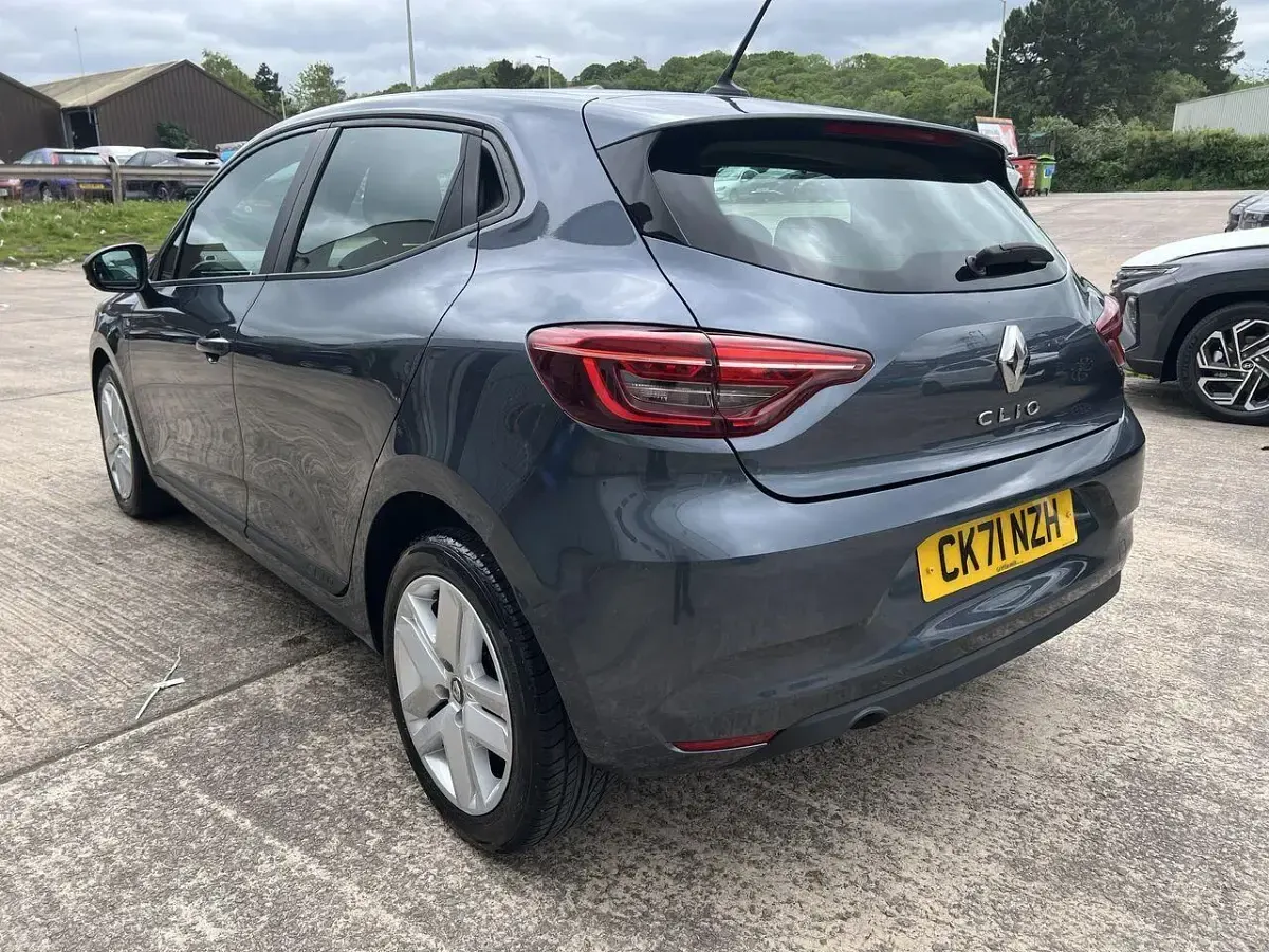 Used Renault Clio Play 89 HP (65 kW) 2021 Grey Hatchback