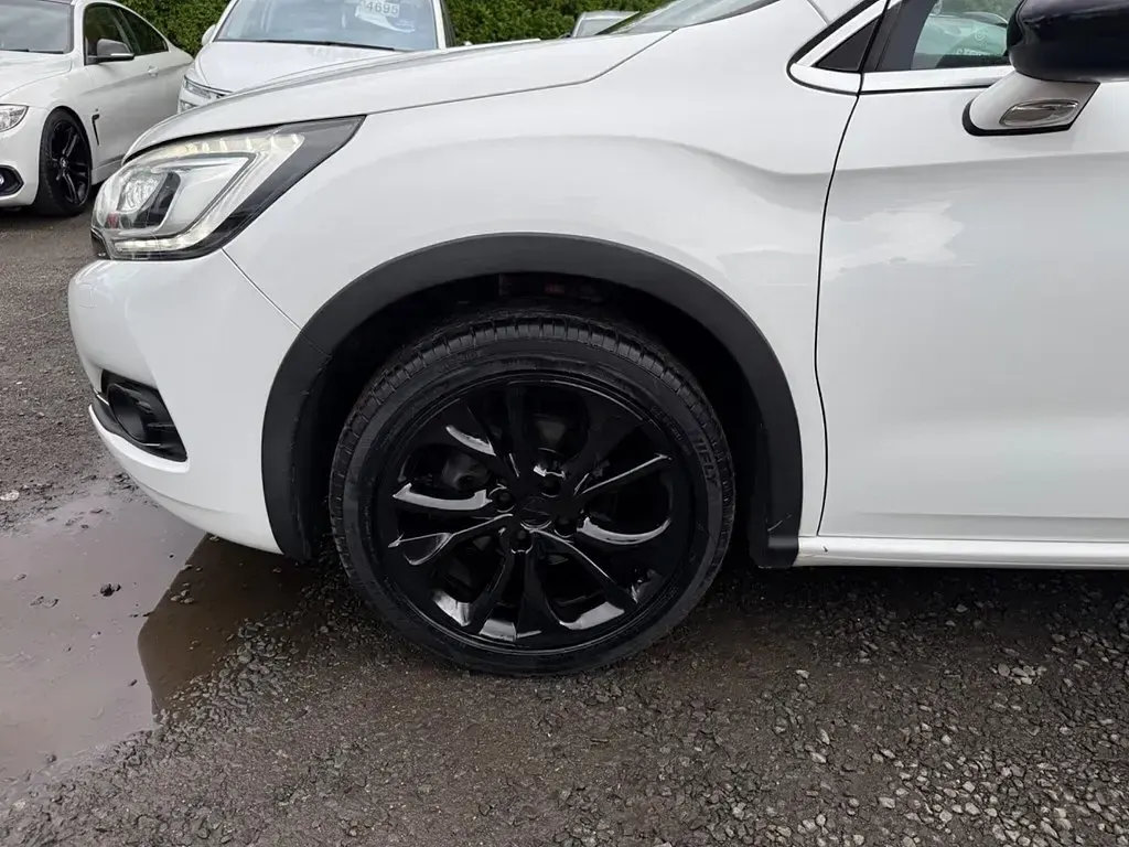 Used DS Automobiles DS4 120 HP (88 kW) 2016 White Hatchback