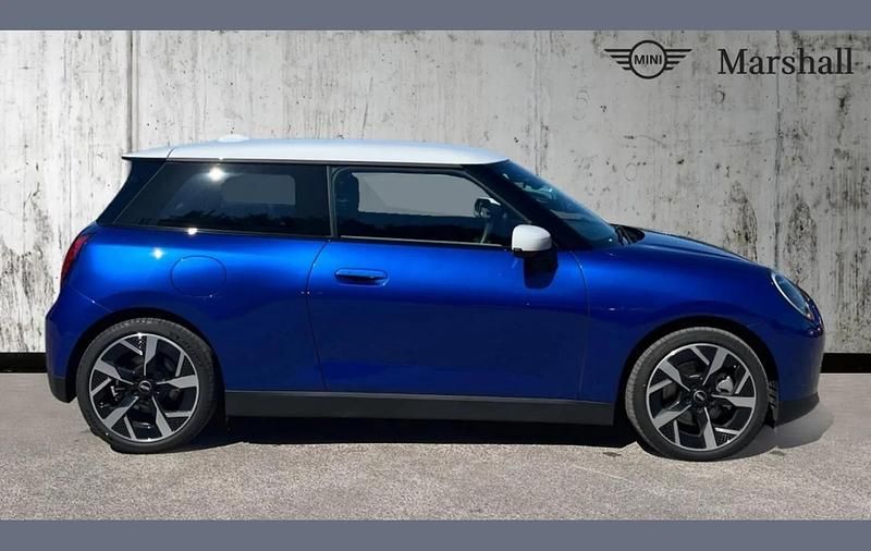 Begagnad Mini Cooper Exclusive 135 kW (184 HK) 2026 Blå Halvkombi