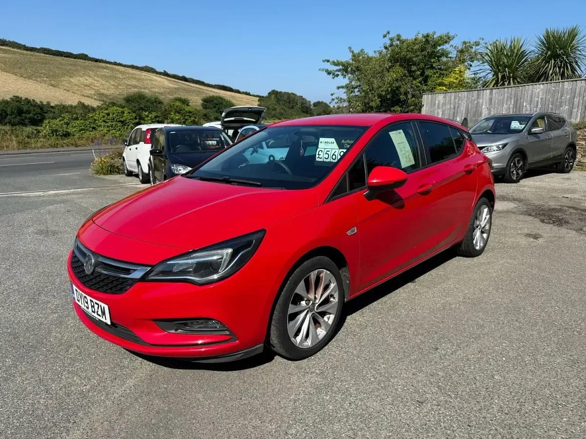 Used Vauxhall Astra Design Edition 105 HP (77 kW) 2019 Red Hatchback