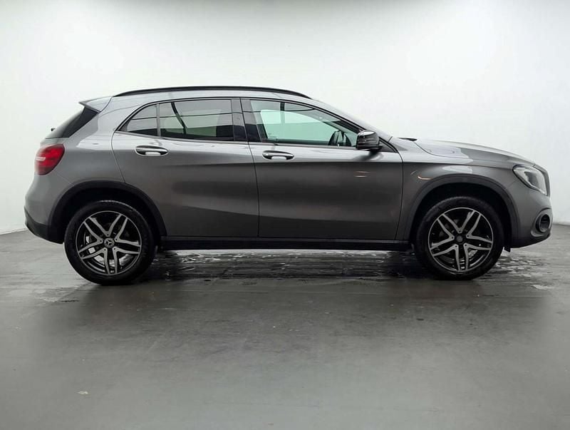 Used Mercedes GLA180 Urban 122 HP (89 kW) 2019 Grey SUV