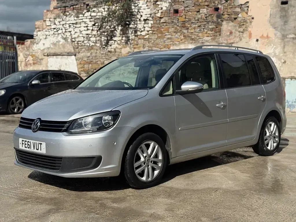 Used VW Touran SE 105 HP (77 kW) 2011 Silver MPV
