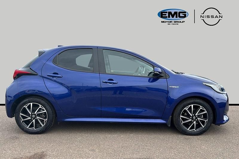 Used Toyota Yaris Design 116 HP (85 kW) 2021 Blue Hatchback