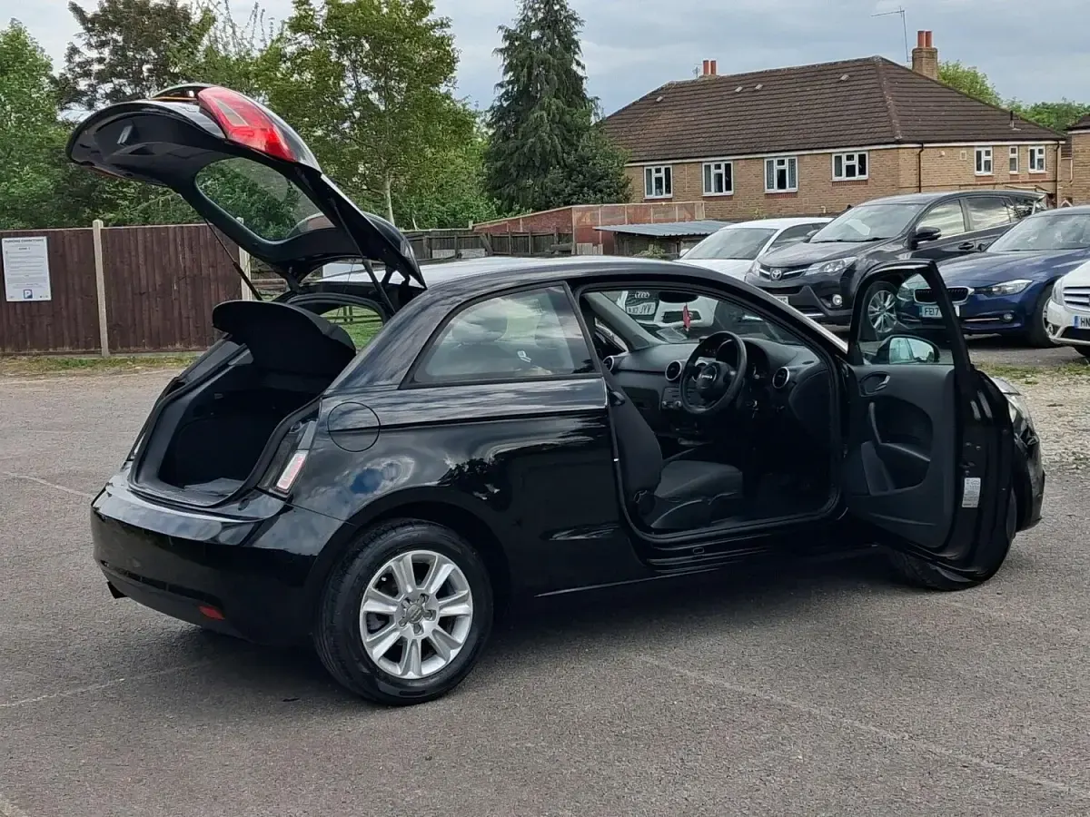 Used Audi A1 86 HP (63 kW) 2012 Black Hatchback
