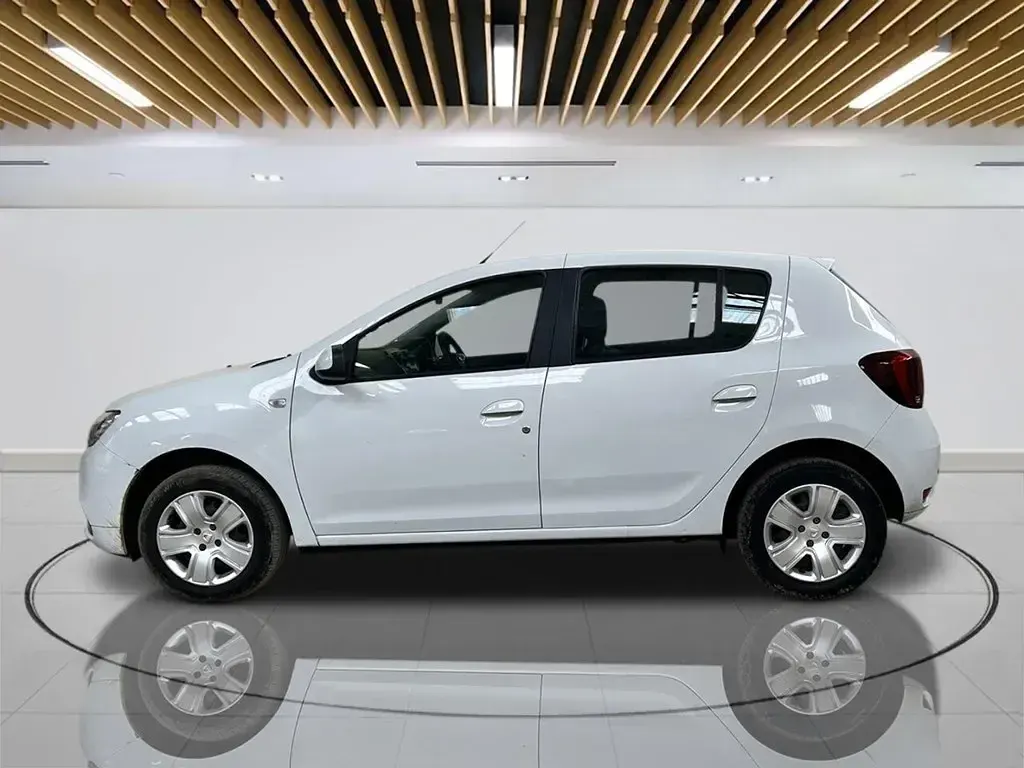 Used Dacia Sandero Comfort 90 HP (66 kW) 2018 White Hatchback