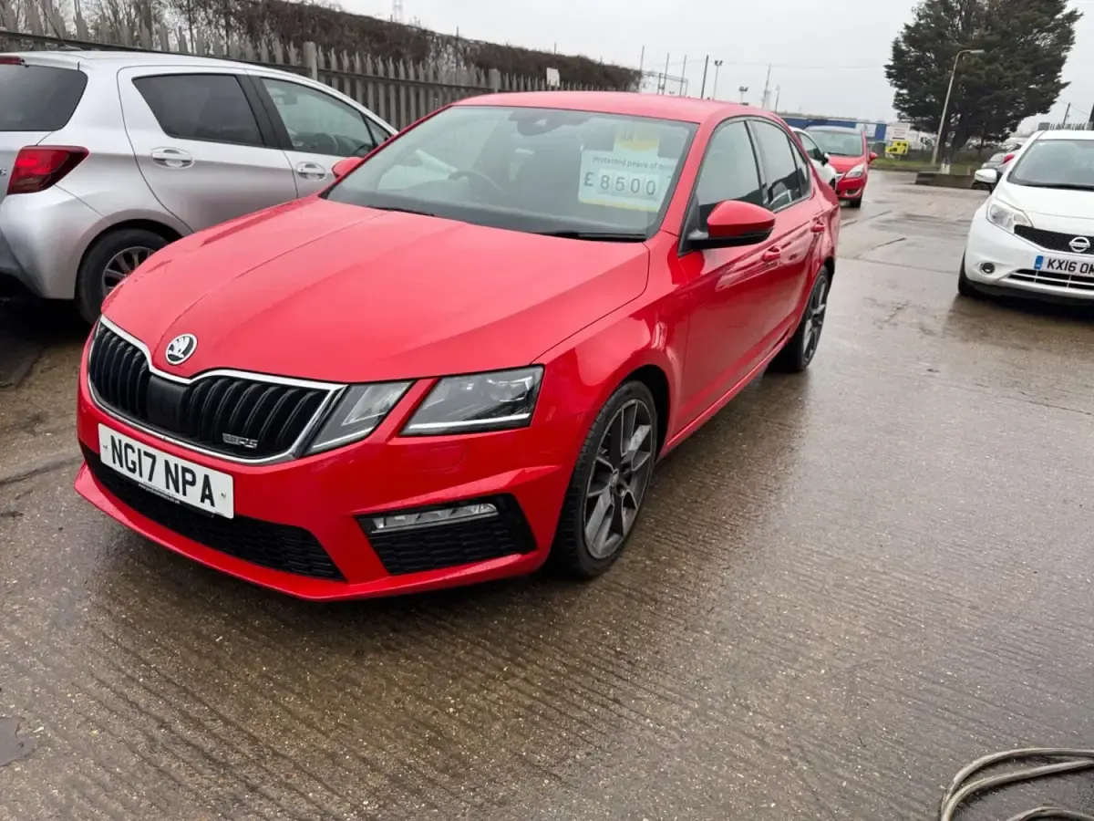 Używany Skoda Octavia vRS 184 KM (135 kW) 2017 Czerwony Hatchback
