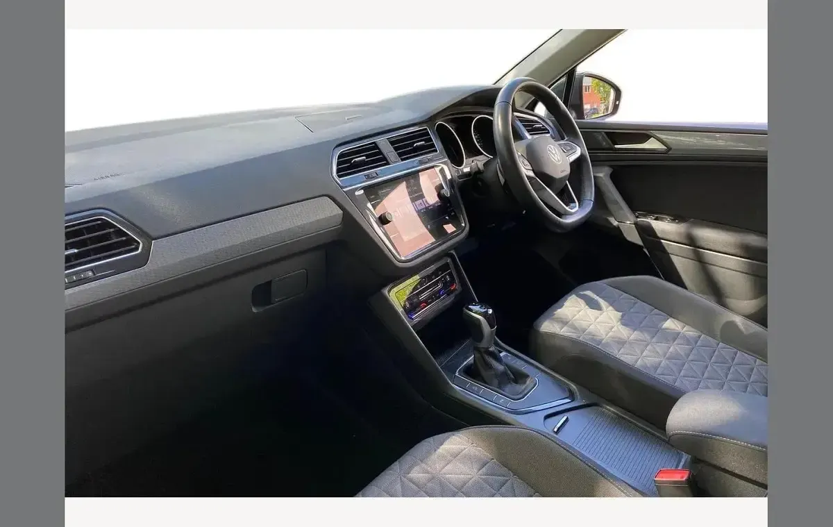 Used VW Tiguan Life 150 HP (110 kW) 2023 Dolphin grey SUV