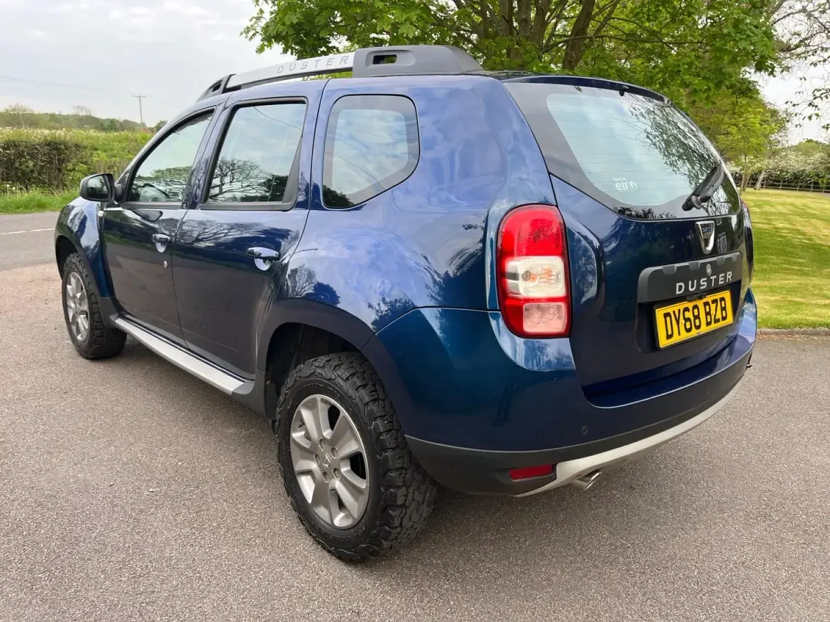 Usado Dacia Duster Lauréate 106 HP (77 kW) 2018 Azul SUV