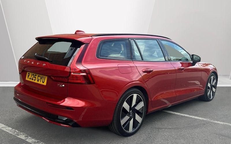 Usado Volvo V60 Plus 350 HP (257 kW) 2025 Vermelho Carrinha