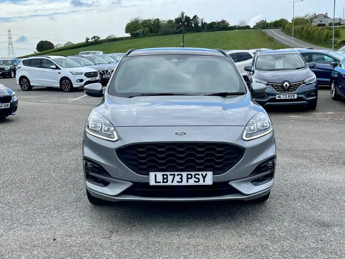 Usado Ford Kuga ST-Line X 225 CV (165 kW) 2023 Plateado SUV