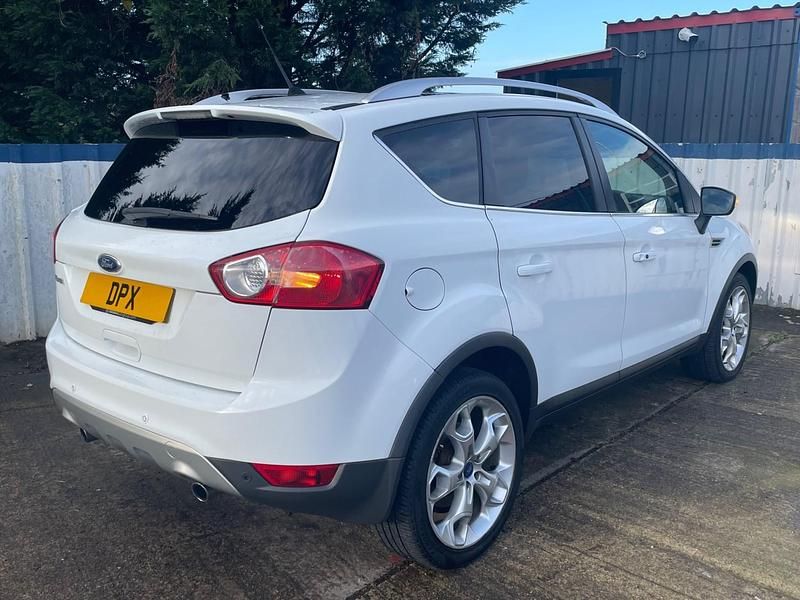 Usado Ford Kuga Titanium 163 HP (119 kW) 2011 Branco SUV