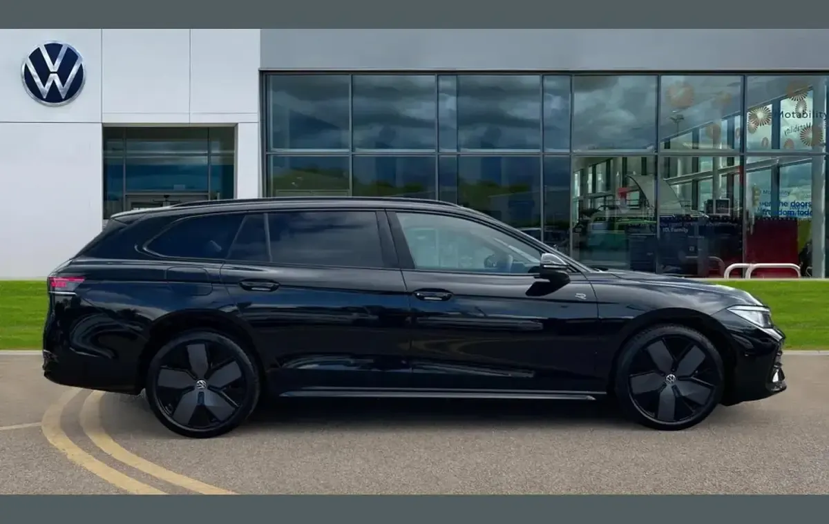 Begagnad VW Passat R-line 204 HK (150 kW) 2026 Svart Kombi