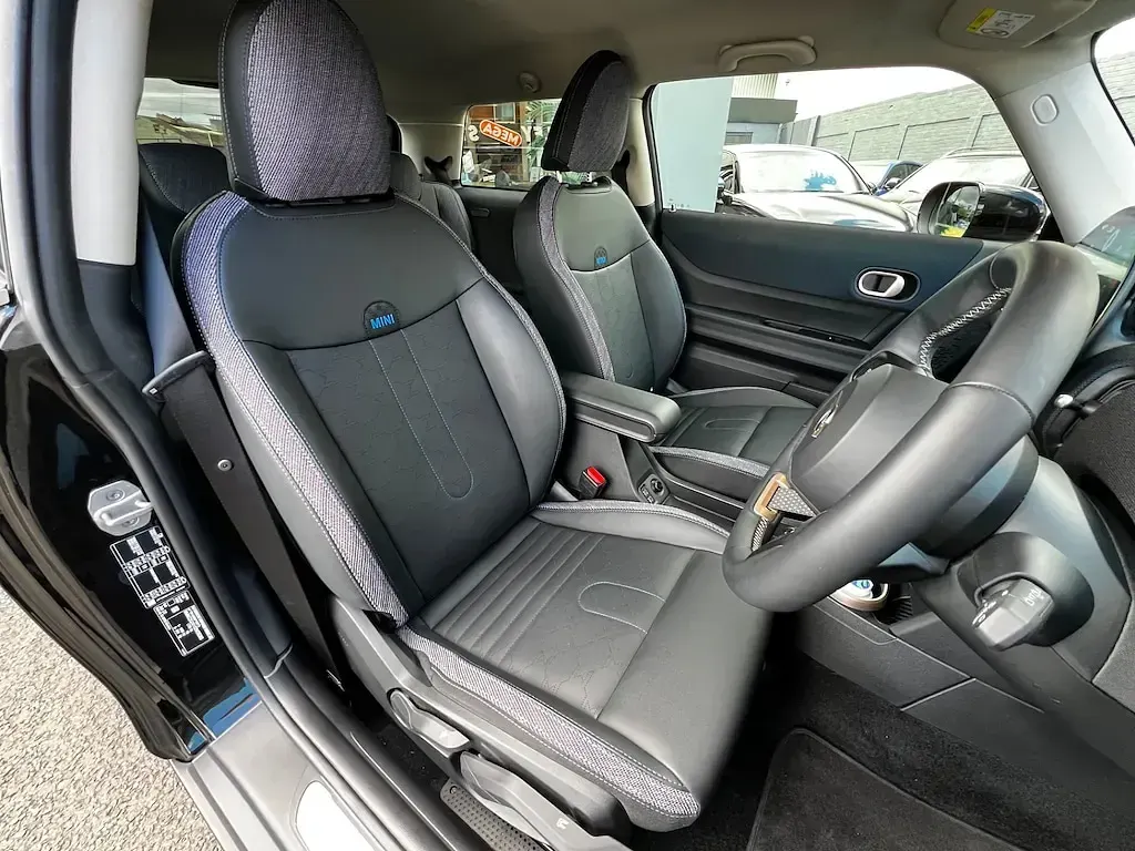Used Mini Cooper Classic 204 HP (150 kW) 2024 Black Hatchback