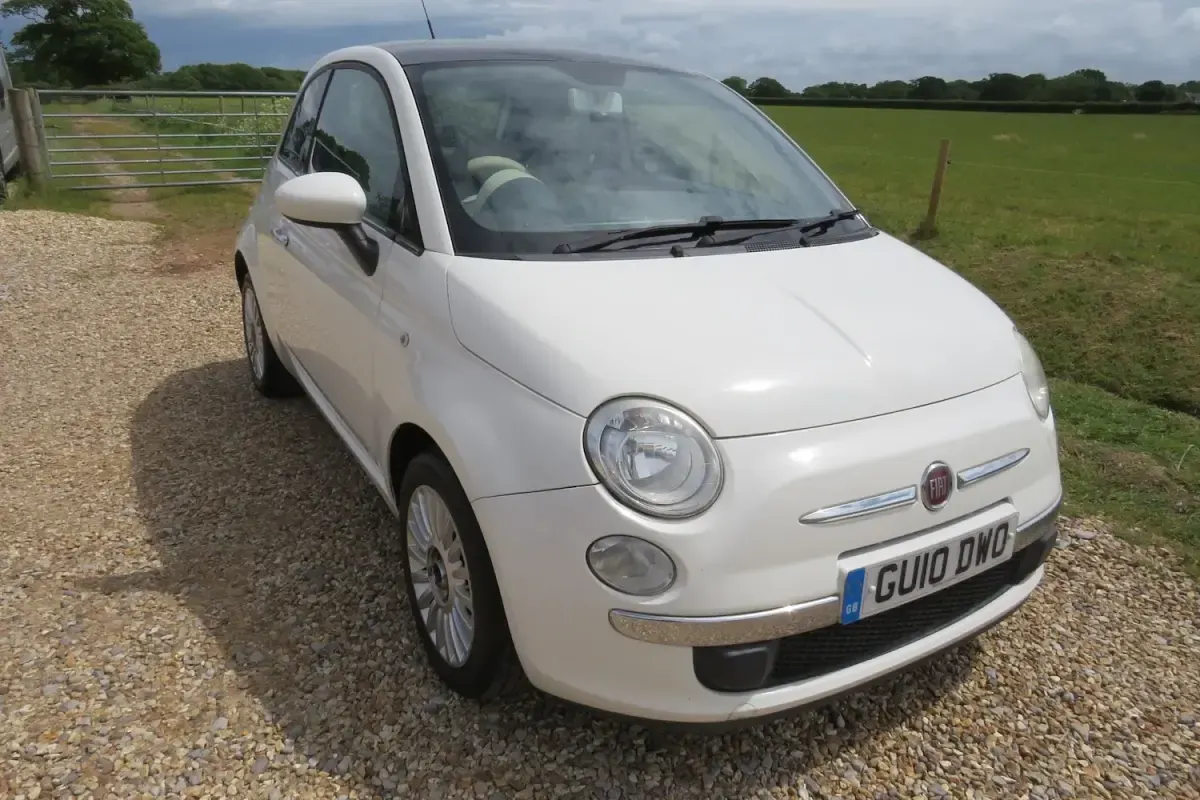 Used Fiat 500 Lounge 69 HP (50 kW) 2010 White Hatchback