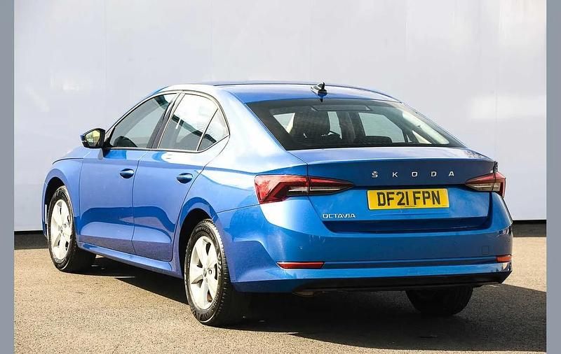 Used Skoda Octavia SE First Edition 150 HP (110 kW) 2021 Race blue metallic Hatchback