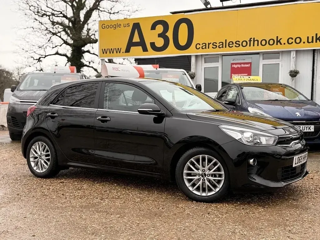Begagnad Kia Rio 99 HK (72 kW) 2019 Svart Halvkombi