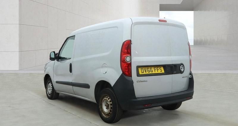 Używany Vauxhall Combo 2016 Srebrny Minivan